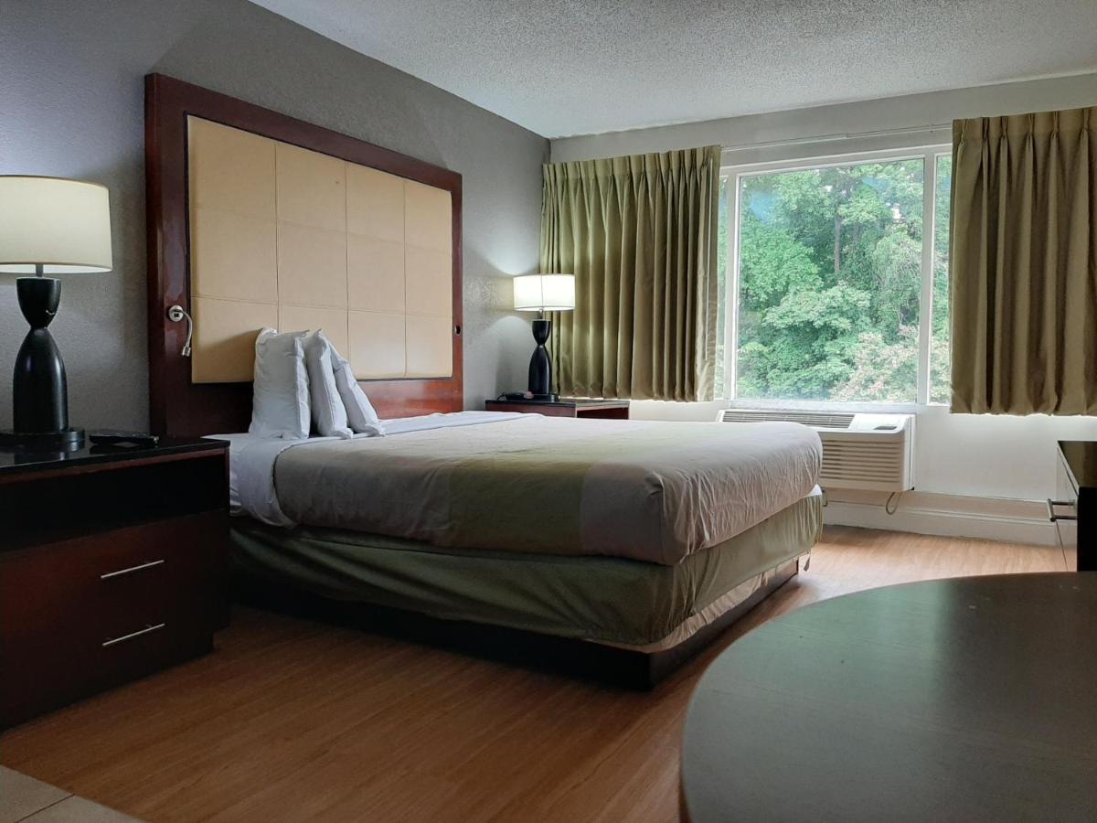 Econo Lodge Airport Near Billy Graham Parkway ชาร์ล็อต ภายนอก รูปภาพ