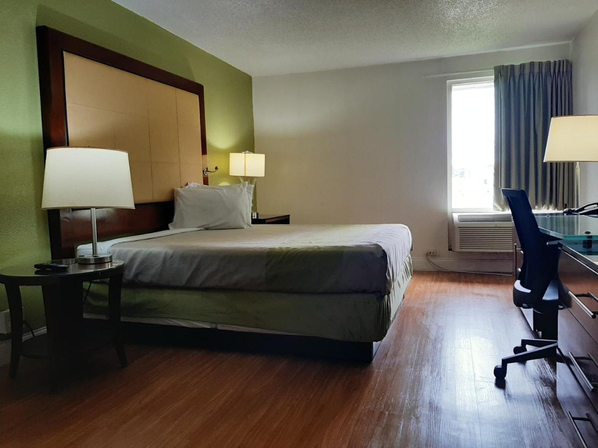 Econo Lodge Airport Near Billy Graham Parkway ชาร์ล็อต ภายนอก รูปภาพ