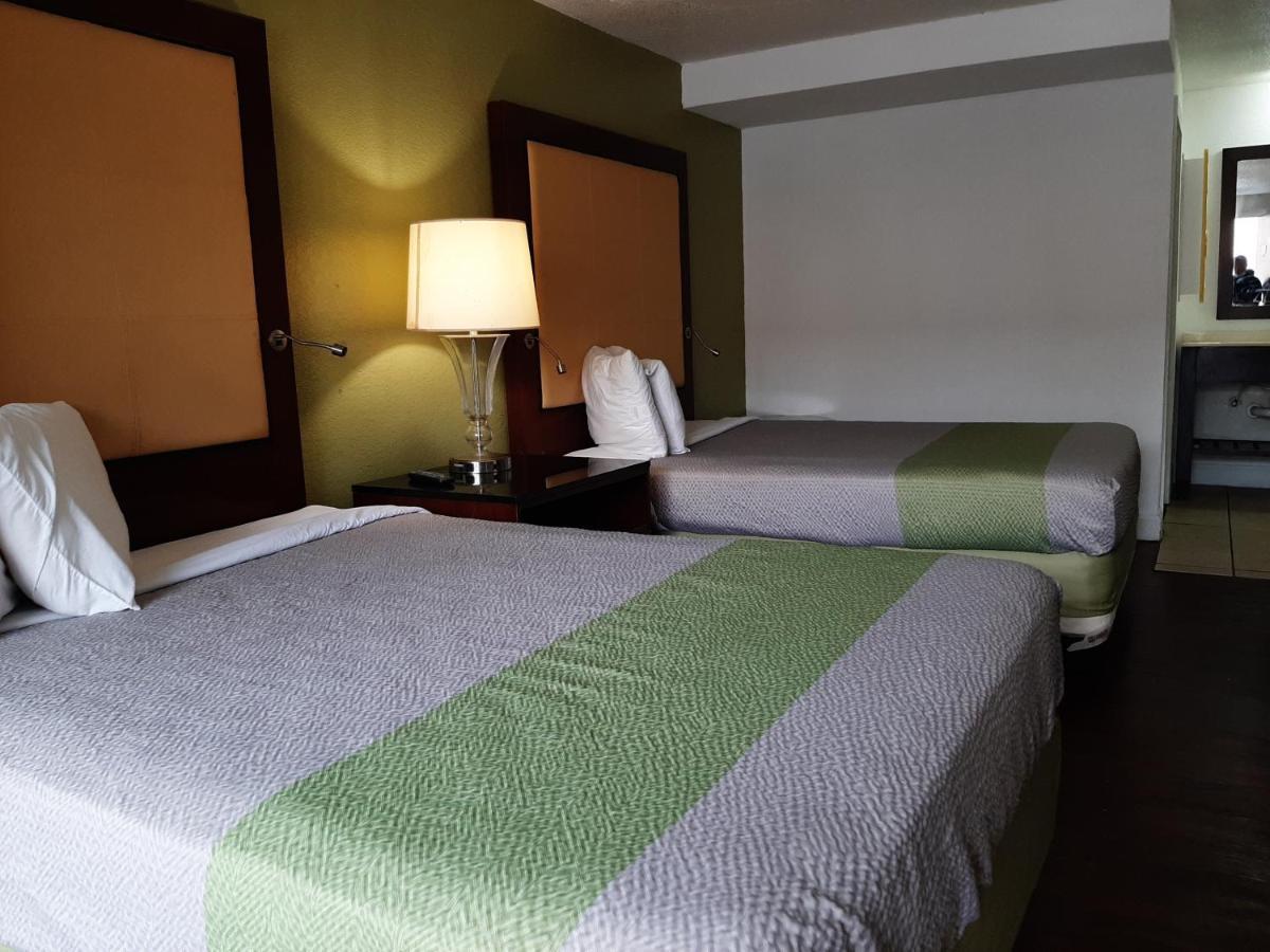 Econo Lodge Airport Near Billy Graham Parkway ชาร์ล็อต ภายนอก รูปภาพ
