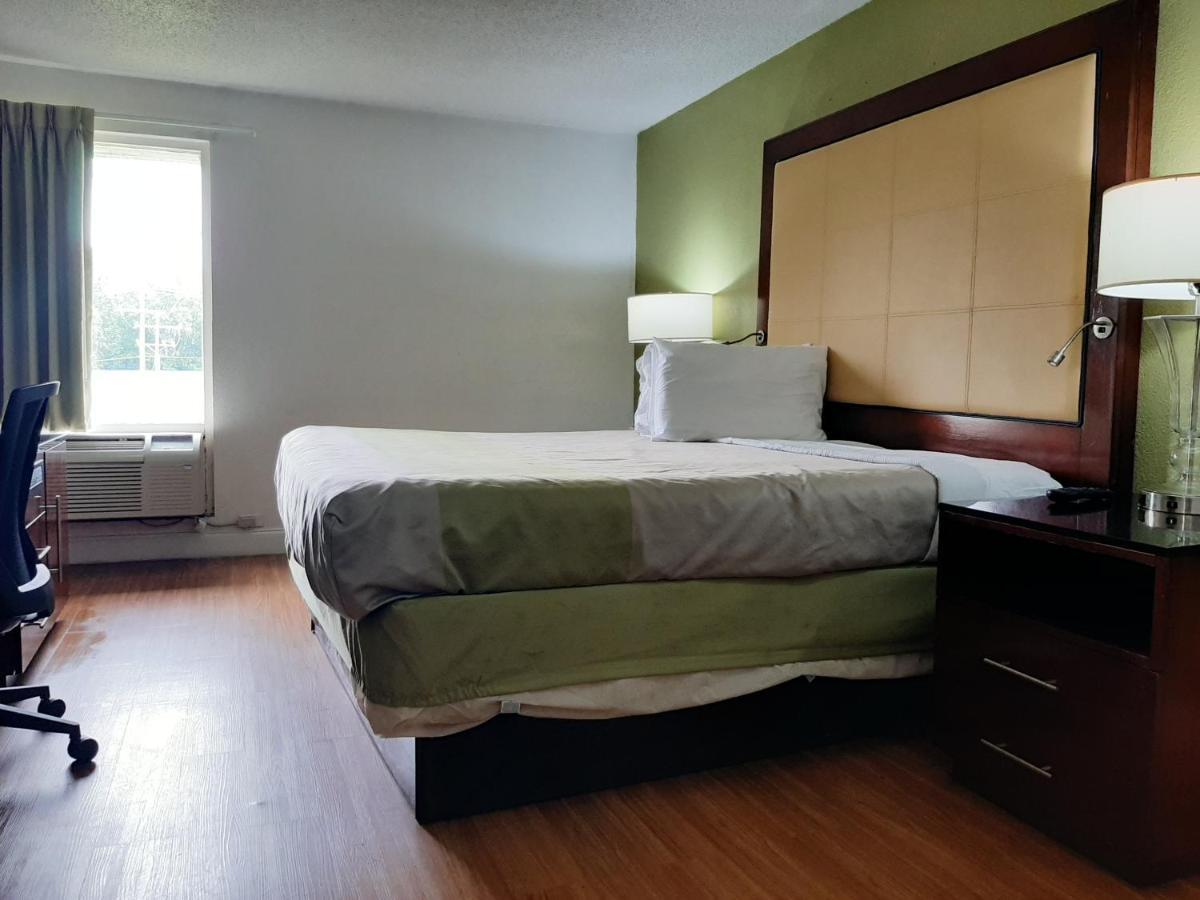 Econo Lodge Airport Near Billy Graham Parkway ชาร์ล็อต ภายนอก รูปภาพ