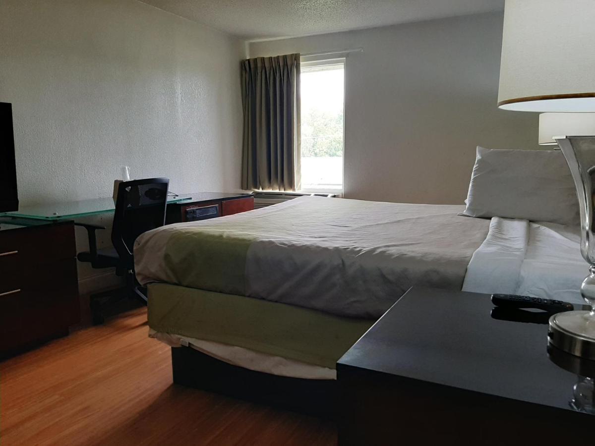 Econo Lodge Airport Near Billy Graham Parkway ชาร์ล็อต ภายนอก รูปภาพ