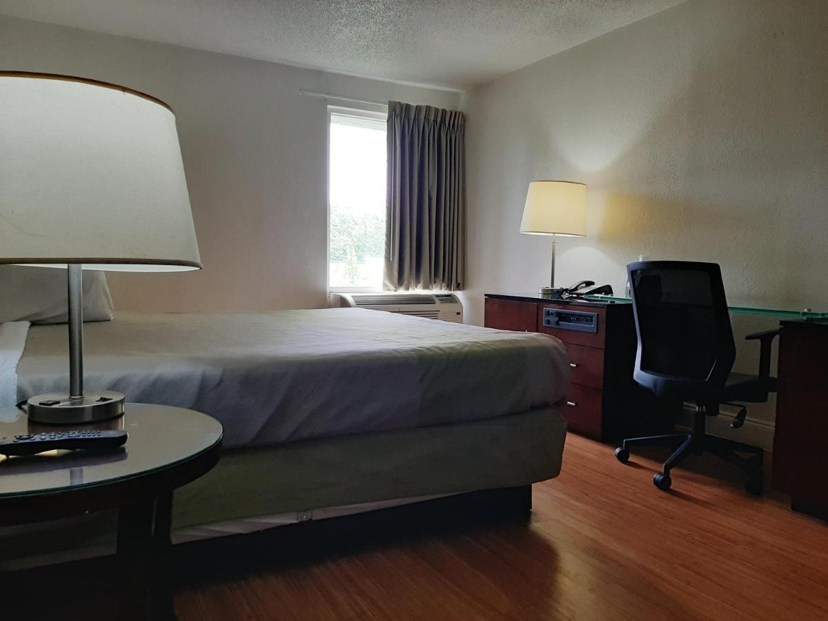Econo Lodge Airport Near Billy Graham Parkway ชาร์ล็อต ภายนอก รูปภาพ