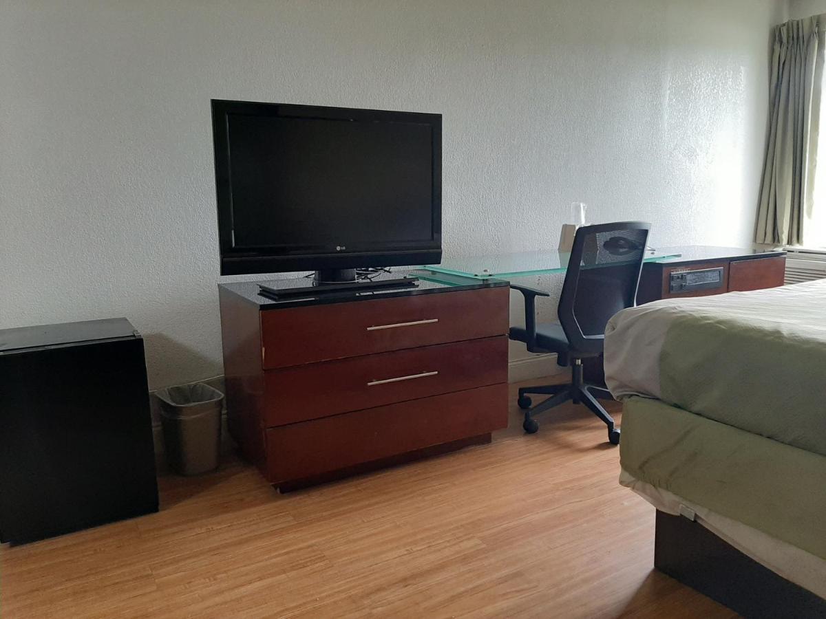 Econo Lodge Airport Near Billy Graham Parkway ชาร์ล็อต ภายนอก รูปภาพ