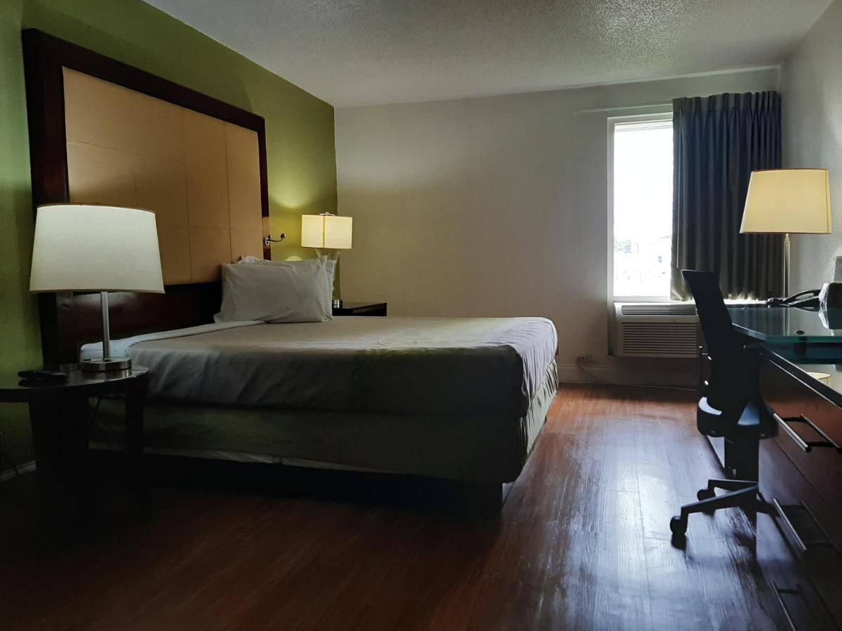Econo Lodge Airport Near Billy Graham Parkway ชาร์ล็อต ภายนอก รูปภาพ