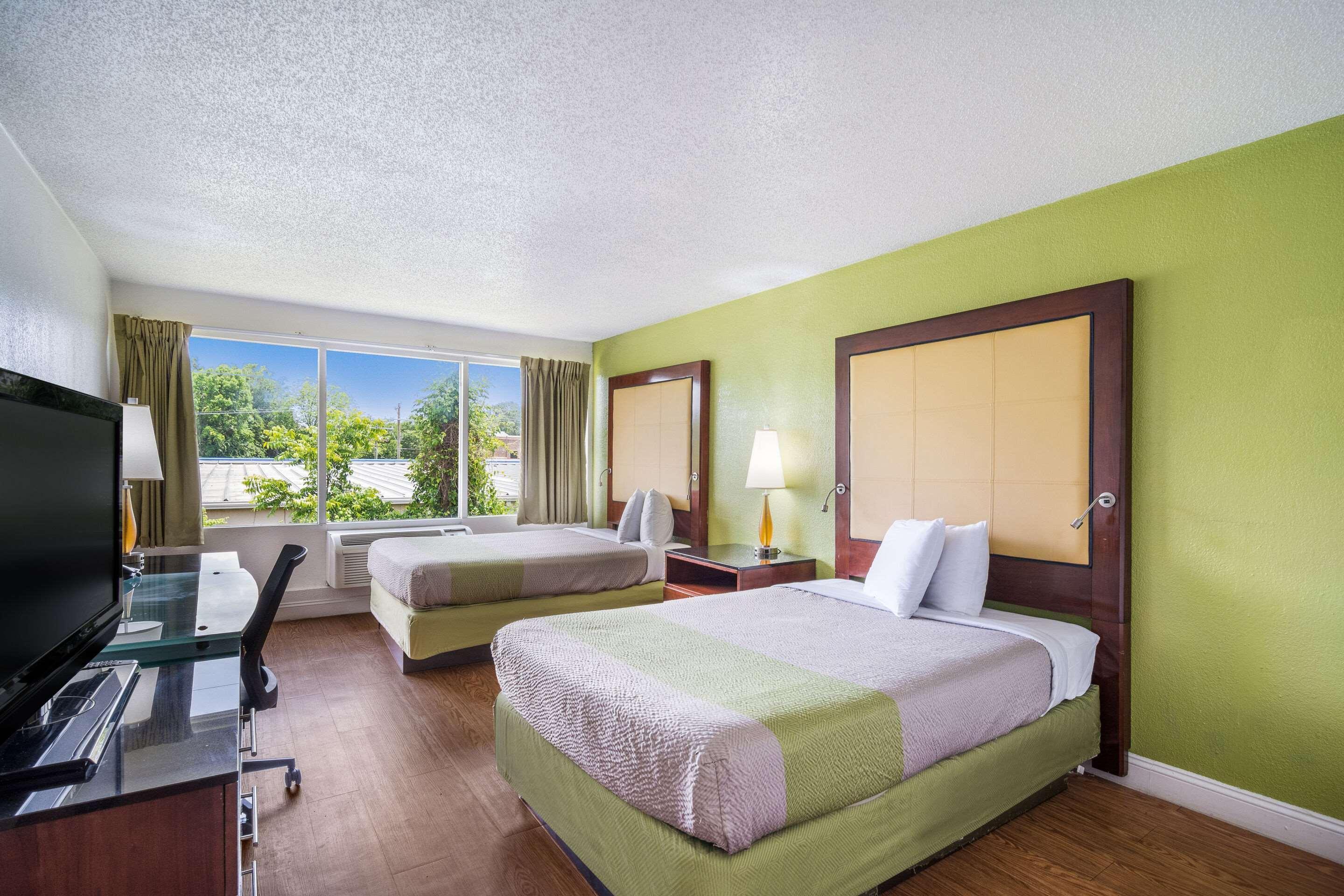 Econo Lodge Airport Near Billy Graham Parkway ชาร์ล็อต ภายนอก รูปภาพ