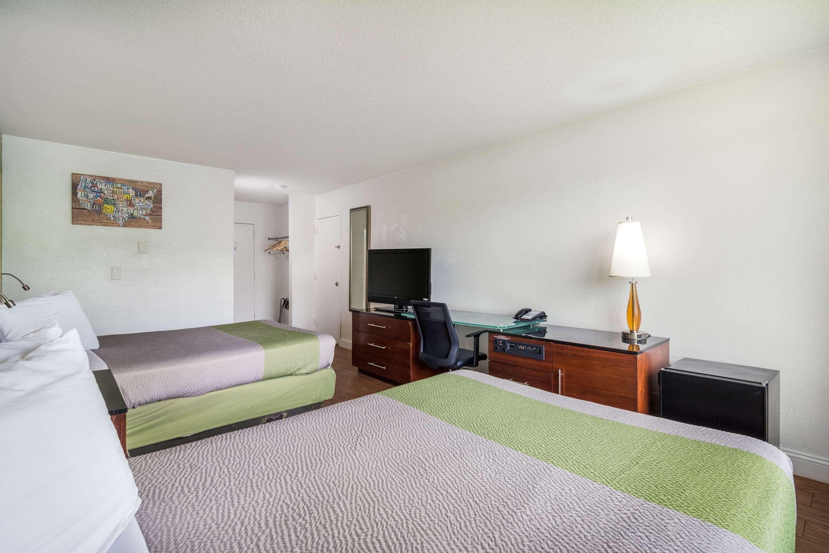 Econo Lodge Airport Near Billy Graham Parkway ชาร์ล็อต ภายนอก รูปภาพ