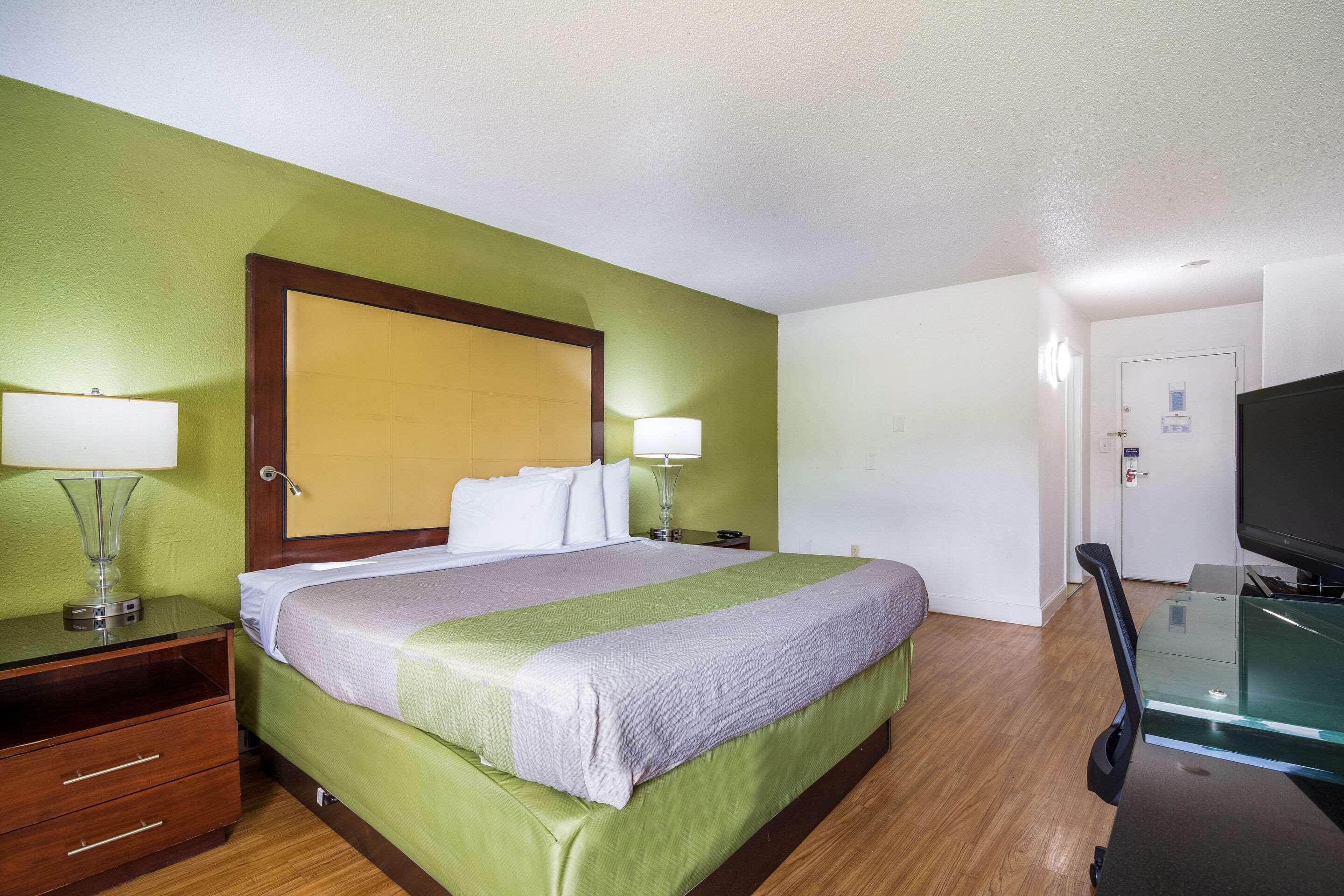 Econo Lodge Airport Near Billy Graham Parkway ชาร์ล็อต ภายนอก รูปภาพ