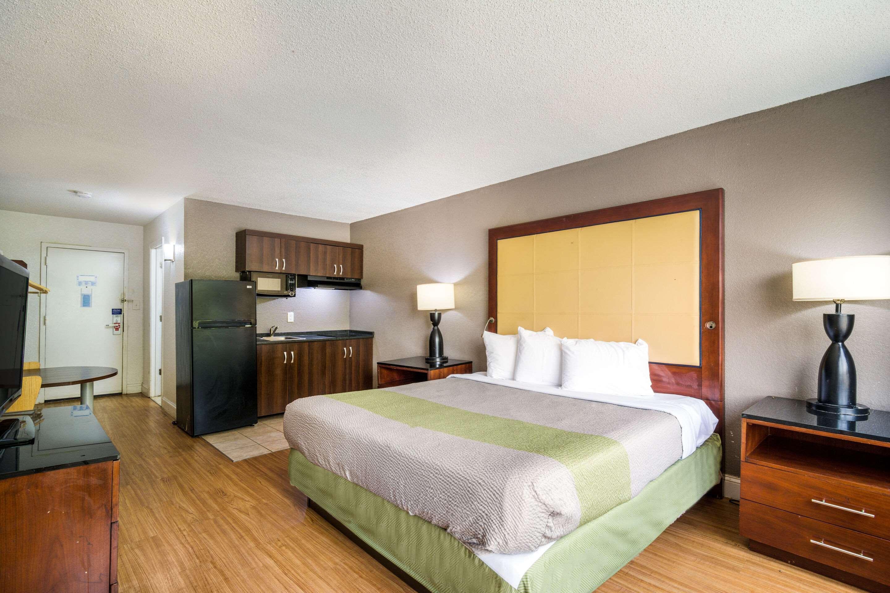 Econo Lodge Airport Near Billy Graham Parkway ชาร์ล็อต ภายนอก รูปภาพ