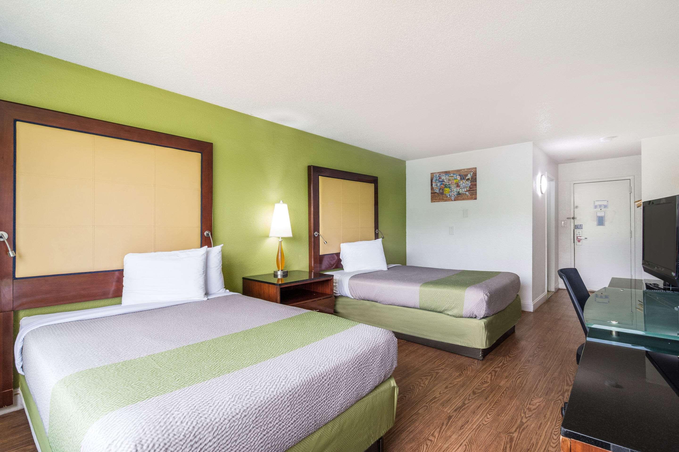Econo Lodge Airport Near Billy Graham Parkway ชาร์ล็อต ภายนอก รูปภาพ