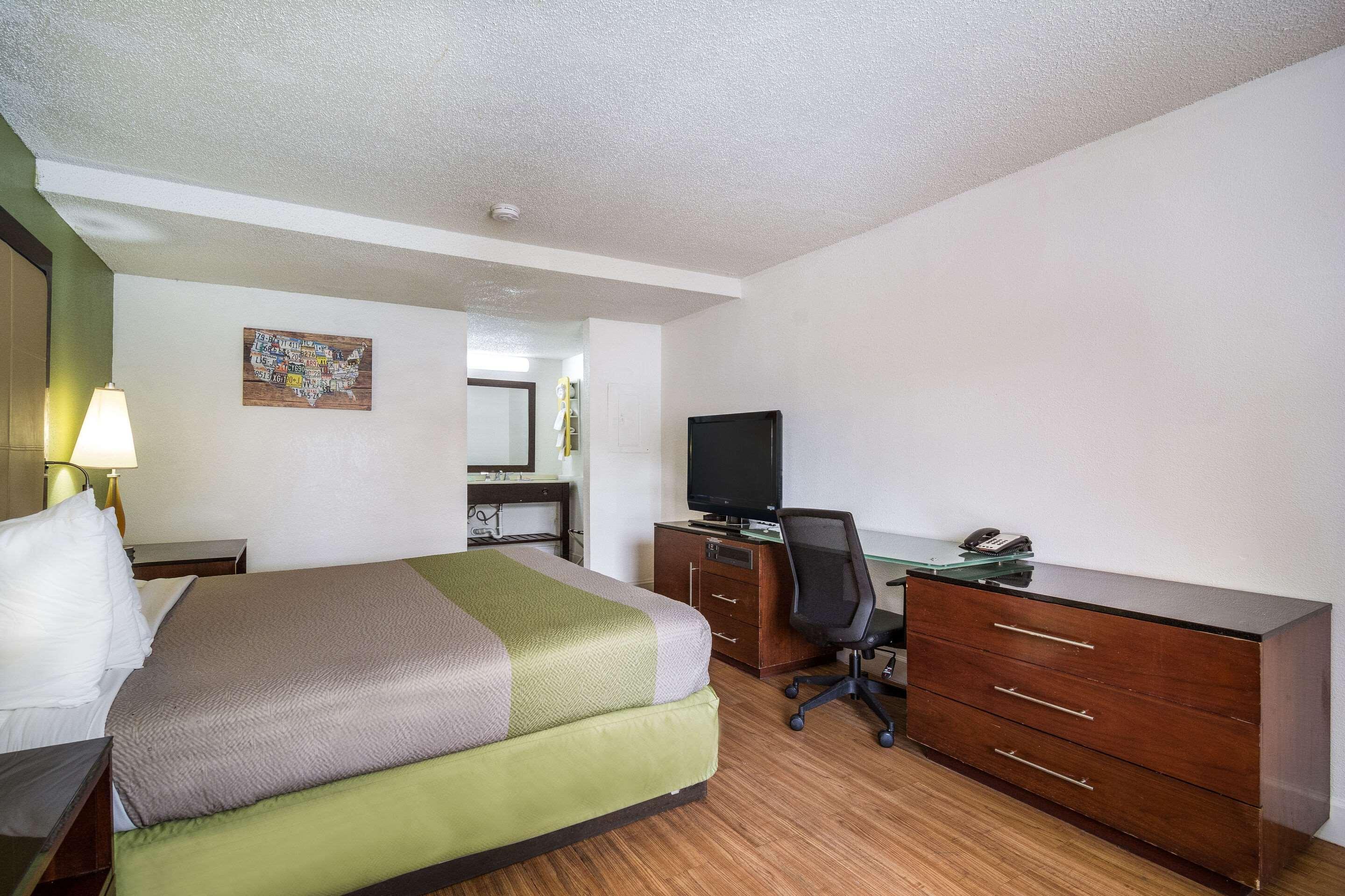 Econo Lodge Airport Near Billy Graham Parkway ชาร์ล็อต ภายนอก รูปภาพ