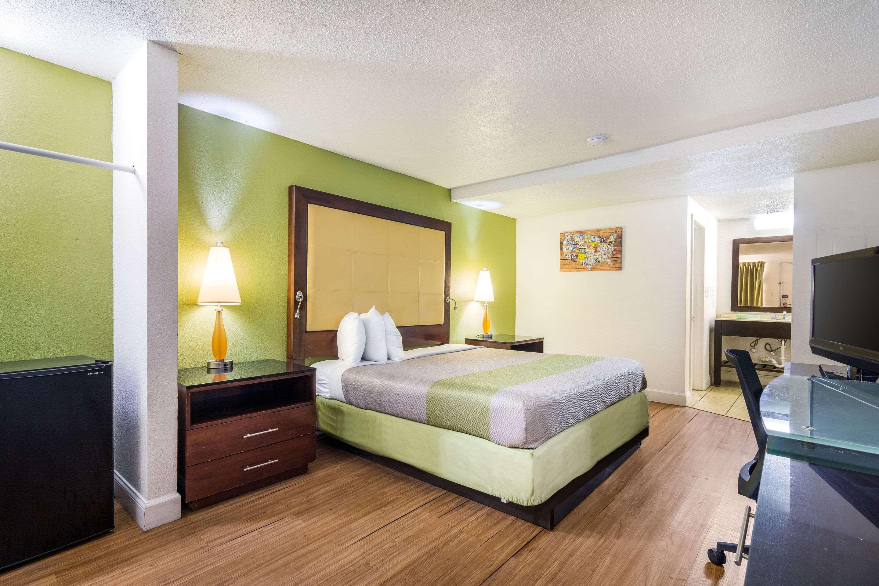 Econo Lodge Airport Near Billy Graham Parkway ชาร์ล็อต ภายนอก รูปภาพ