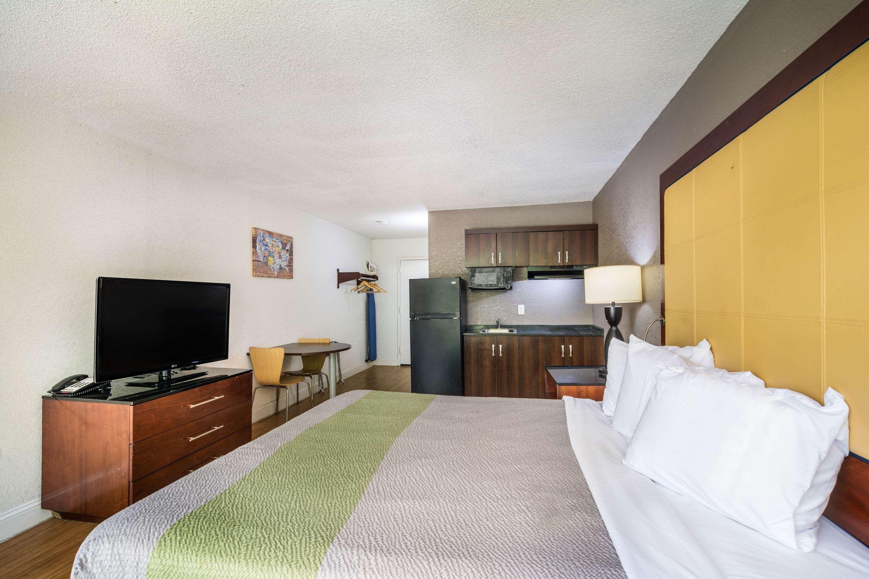 Econo Lodge Airport Near Billy Graham Parkway ชาร์ล็อต ภายนอก รูปภาพ
