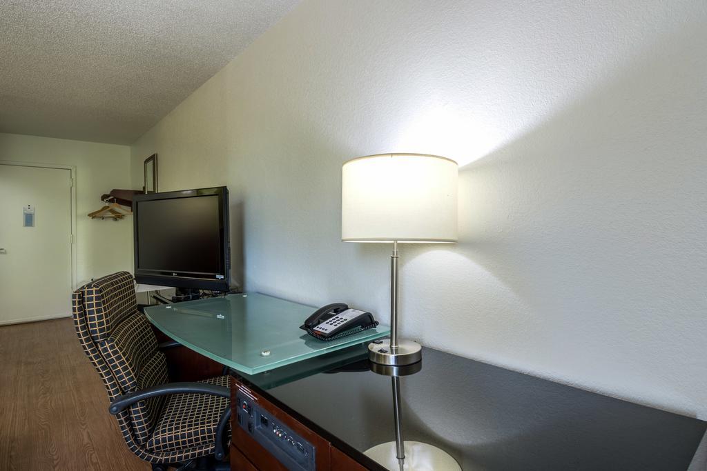 Econo Lodge Airport Near Billy Graham Parkway ชาร์ล็อต ภายนอก รูปภาพ