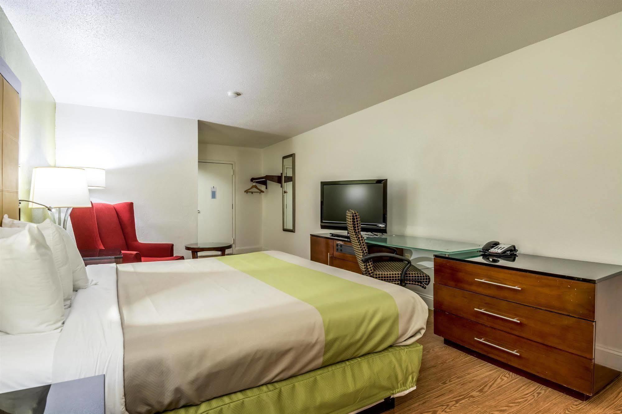 Econo Lodge Airport Near Billy Graham Parkway ชาร์ล็อต ภายนอก รูปภาพ