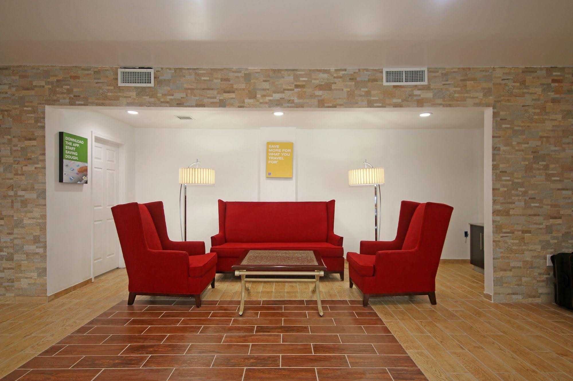 Econo Lodge Airport Near Billy Graham Parkway ชาร์ล็อต ภายนอก รูปภาพ