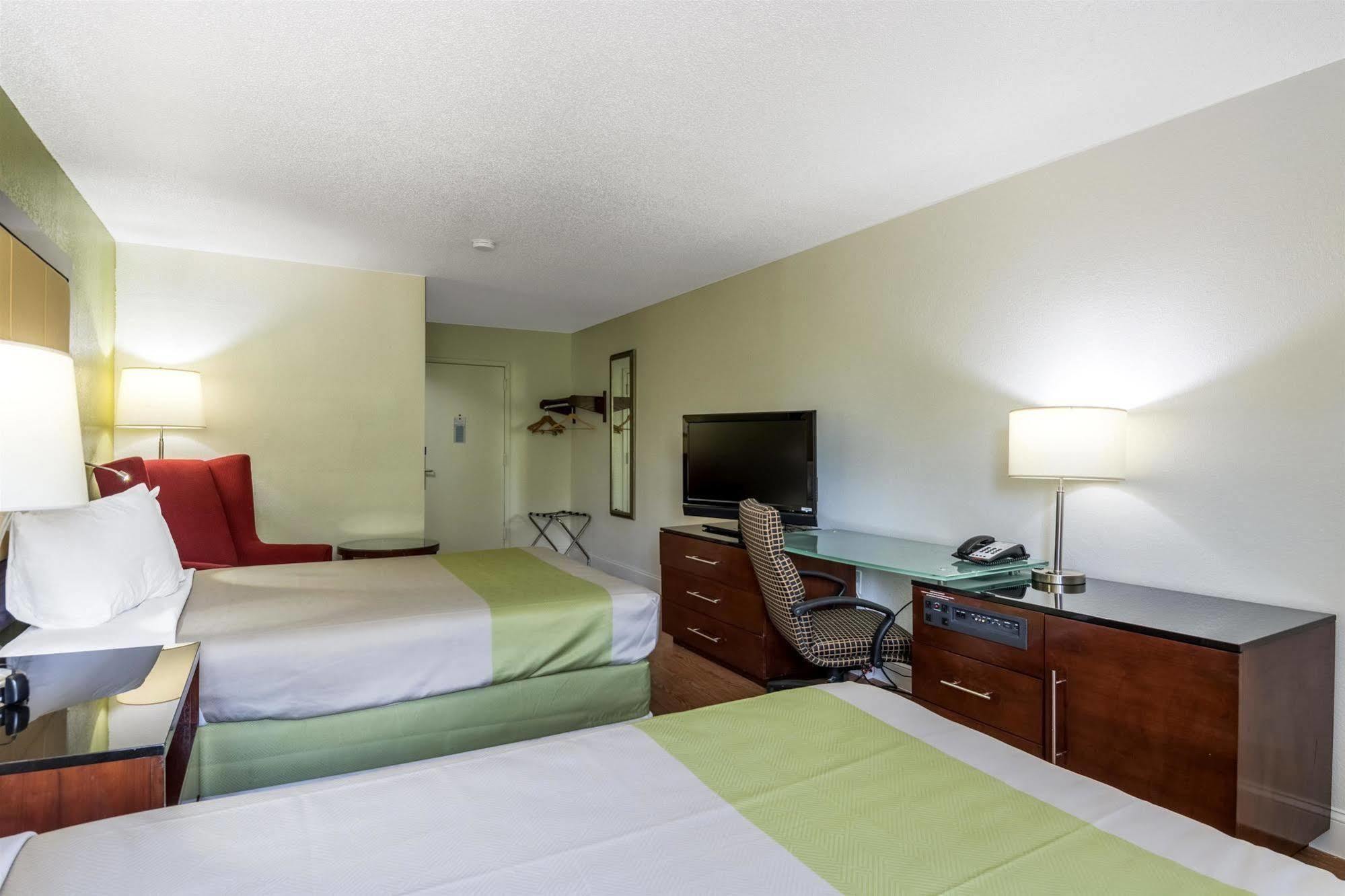 Econo Lodge Airport Near Billy Graham Parkway ชาร์ล็อต ภายนอก รูปภาพ