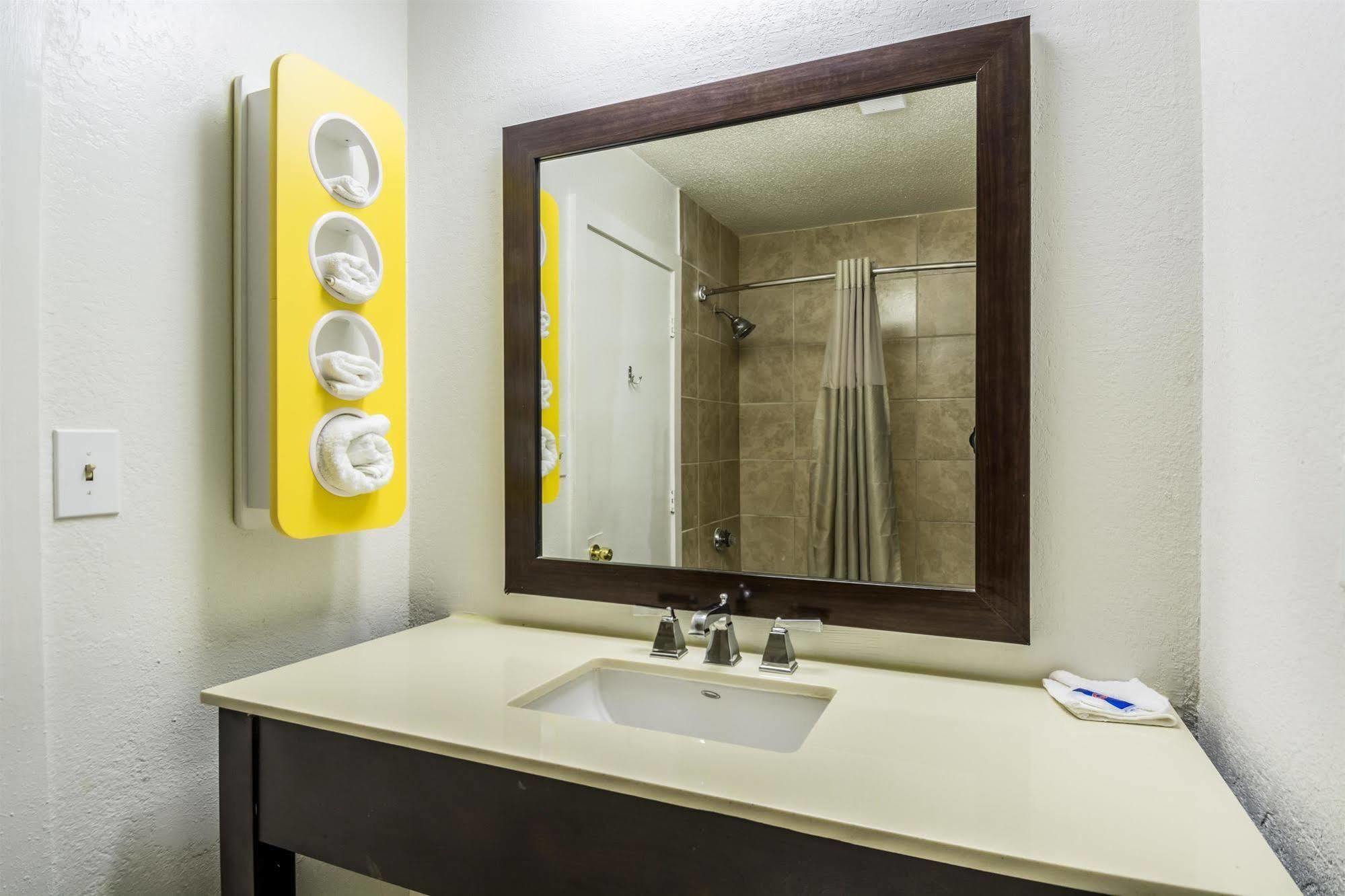 Econo Lodge Airport Near Billy Graham Parkway ชาร์ล็อต ภายนอก รูปภาพ