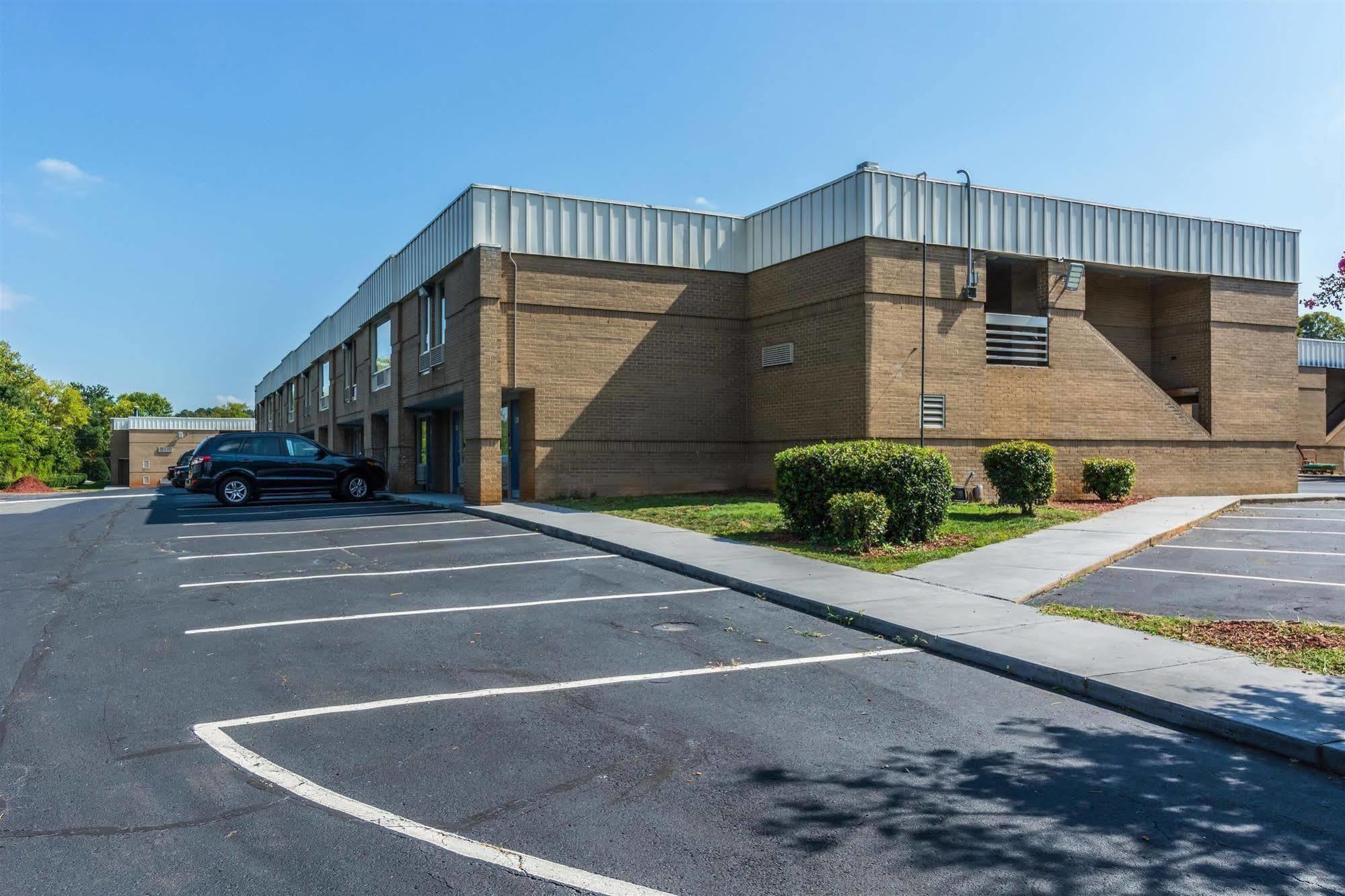 Econo Lodge Airport Near Billy Graham Parkway ชาร์ล็อต ภายนอก รูปภาพ